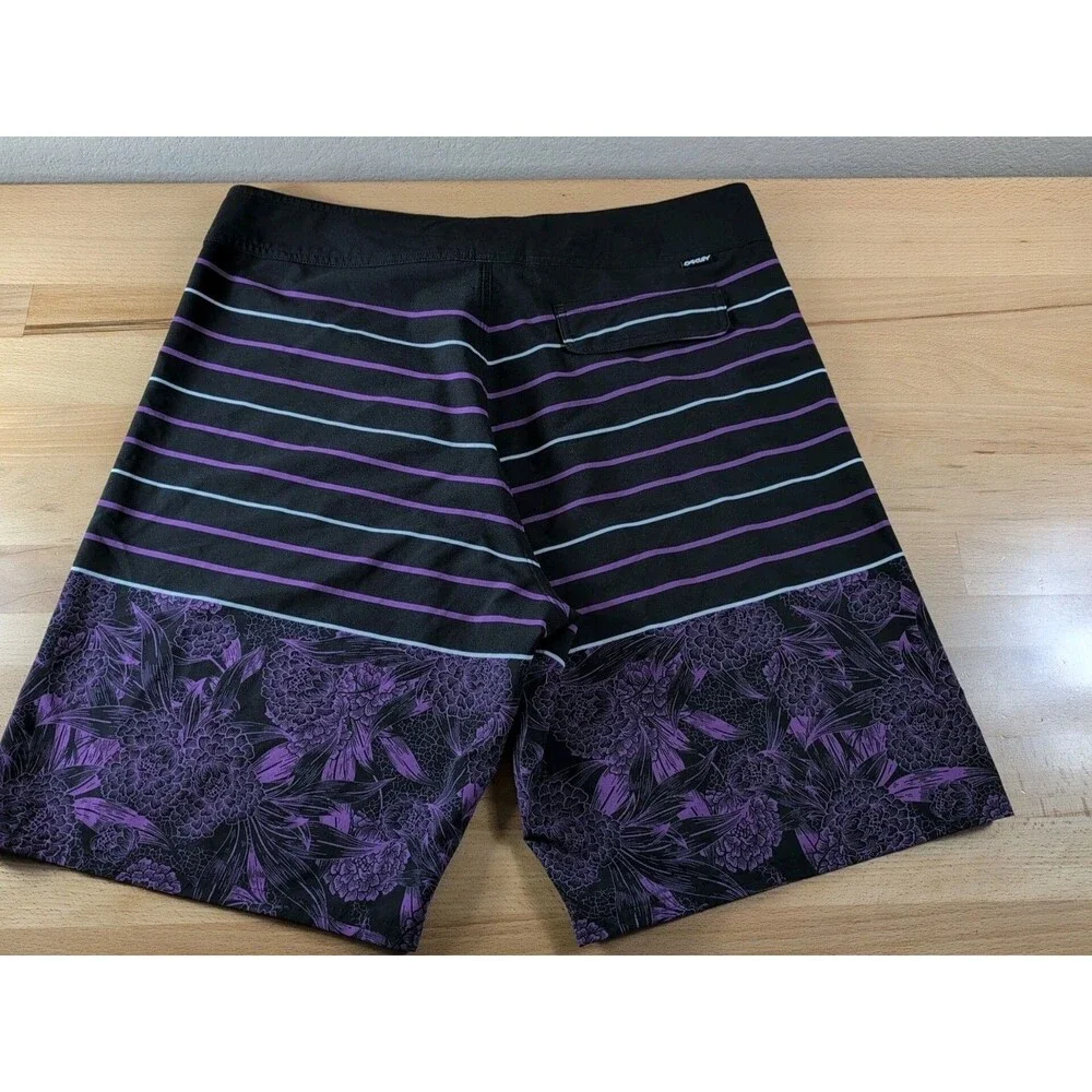 Oakley Board Shorts 33 Mens Black & Purple Back Pocket Swim Trunks